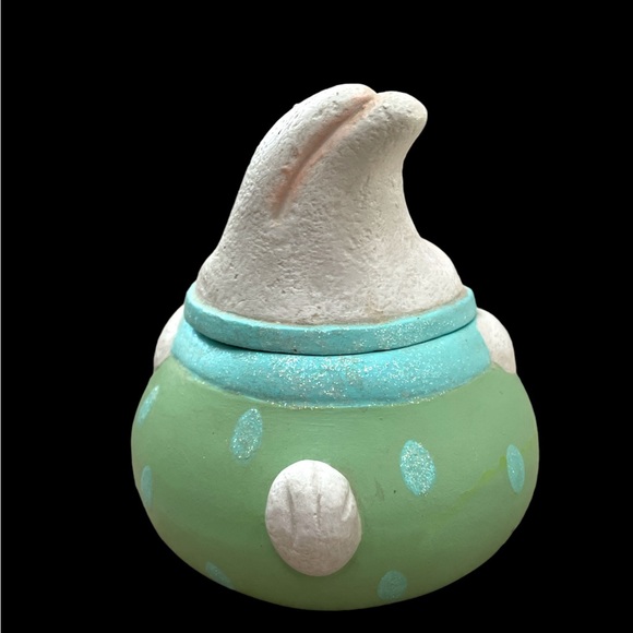 Vintage Hand-painted Easter Bunny Lidded candy/ trinket dish. - Picture 6 of 6